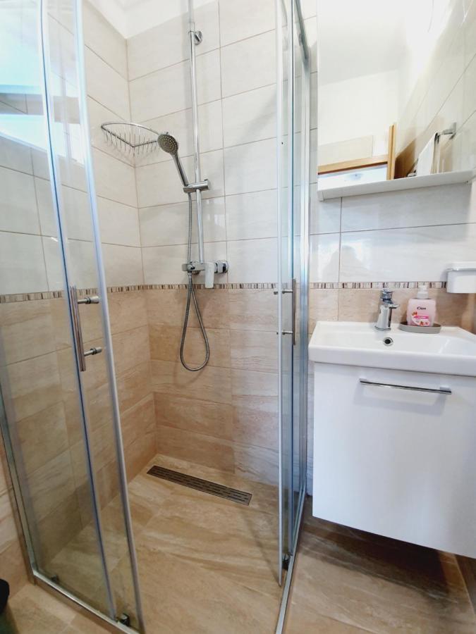 Apartmani Starigrad Paklenica - Danijel Esterno foto