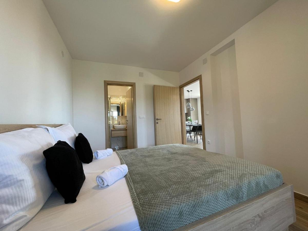 Apartmani Starigrad Paklenica - Danijel Esterno foto