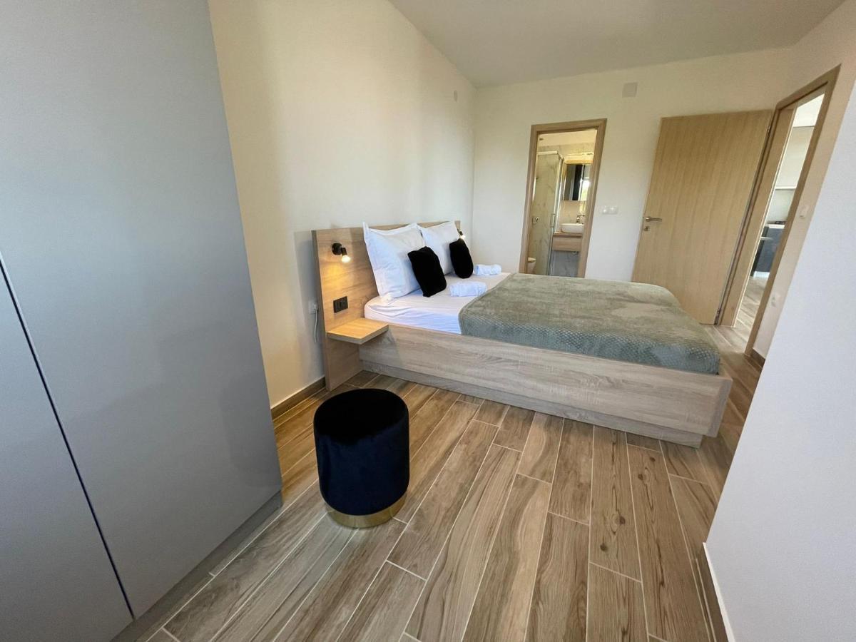 Apartmani Starigrad Paklenica - Danijel Esterno foto