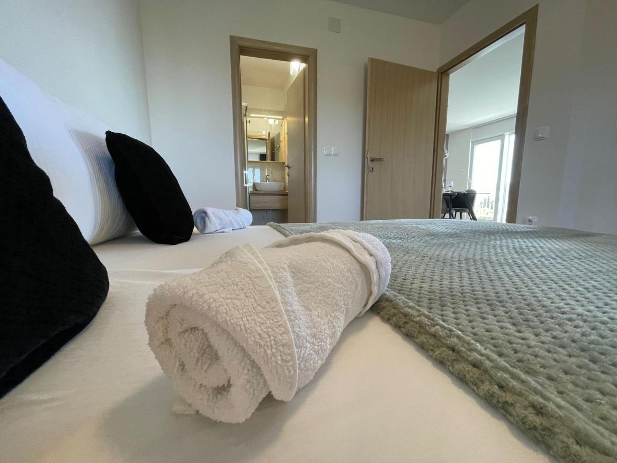 Apartmani Starigrad Paklenica - Danijel Esterno foto