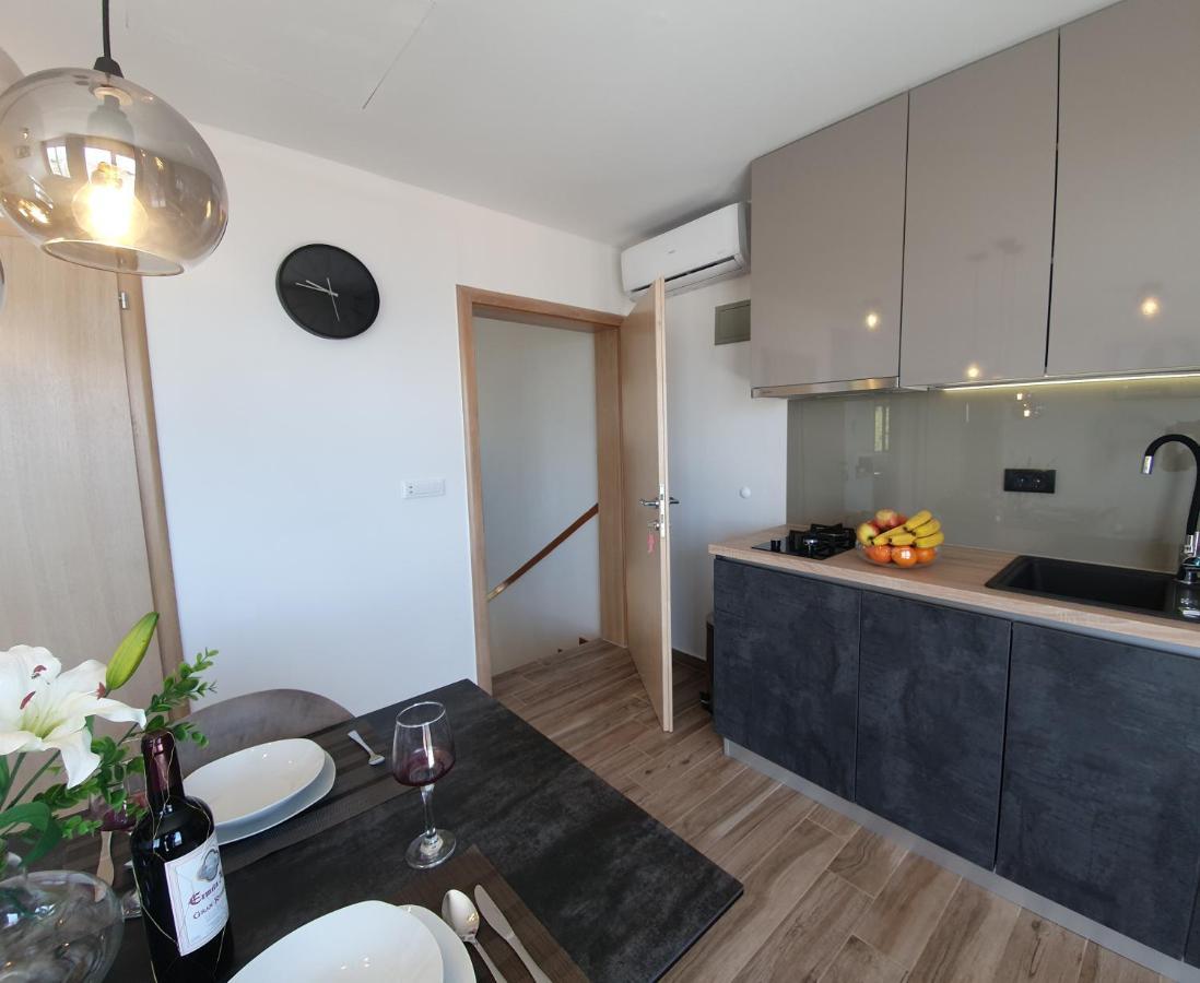 Apartmani Starigrad Paklenica - Danijel Esterno foto
